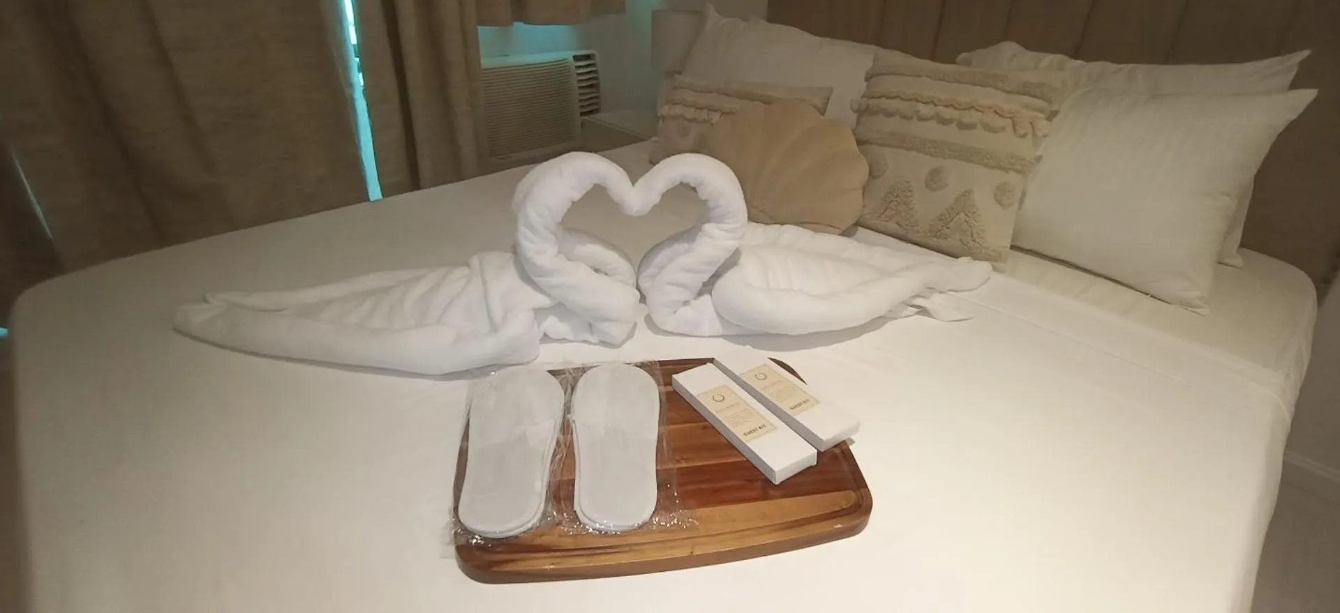 Hotel Casa Crisav Staycation Place At Azure Paranaque City