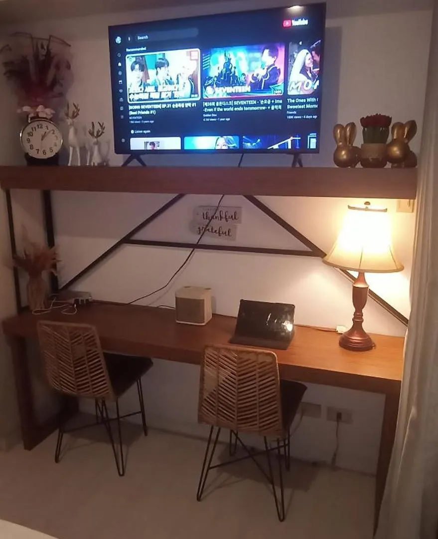 Casa Crisav Staycation Place At Azure Paranaque City 2*,